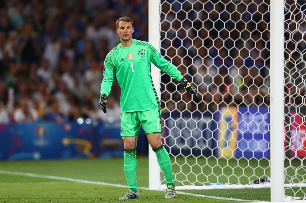 Desde luego la base de la nueva Alemania debe ser el equipo ganador de Brasil 2014, comenzando por Manuel Neuer en la portería.