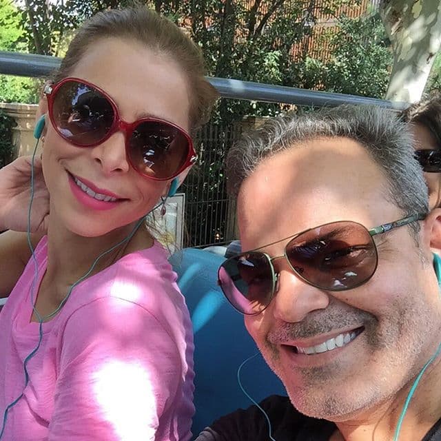 Muy juntitos y felices llegaron a España.