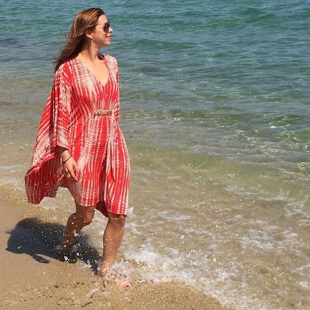 La conductora aprovechó para meterse al mar en Saint Tropez.