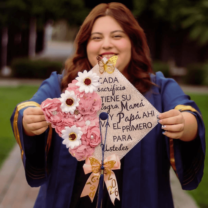 "
<b>Brissa Pérez se gradúa de Desert Sunrise High School</b>, un logro que llena de 
<b>orgullo a toda su familia</b>. Gracias a su dedicación y excelente desempeño académico, hoy celebra el comienzo de una nueva etapa llena de sueños y oportunidades. Sus seres queridos le desean mucho éxito y bendiciones en sus estudios superiores y en cada meta que decida alcanzar", comparte la familia de esta exitosa graduada.