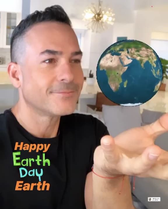 Este miércoles 22 de abril se celebra el Día Internacional de la Tierra y Carlos Calderón no perdió la oportunidad de celebrar la fecha a través de redes sociales.