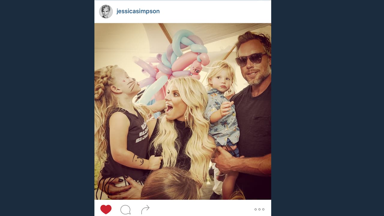 Jessica Simpson junto a su marido y dos hijos... Picture Perfect!!!