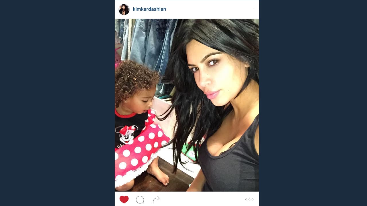Like mother, like daughter!!! Kim y North en su closet a las 6am.