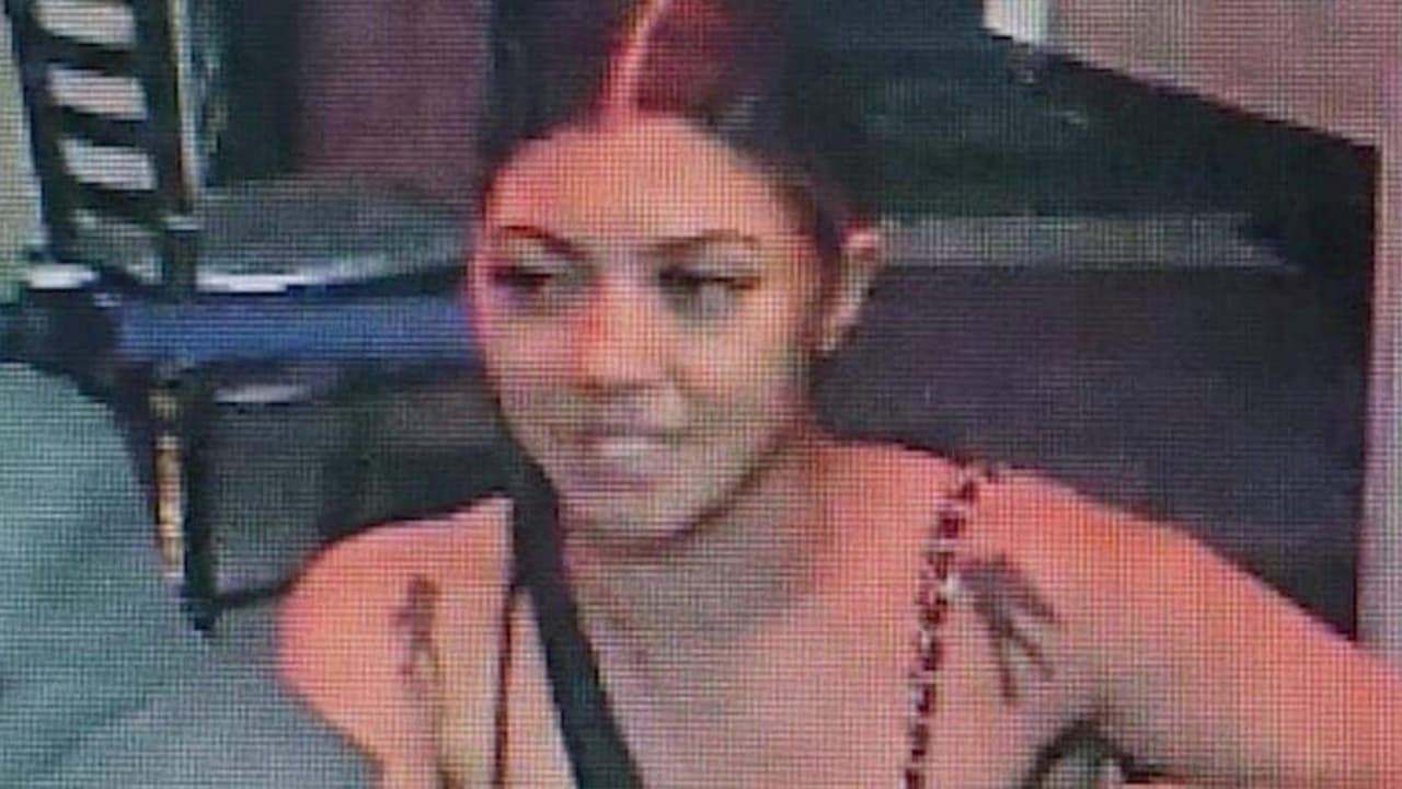 Shirley Reyes Azambuya, de 23 años, conocida como la “Sasha”, se entregó a las autoridades en el condado de Fulton tras ser acusada de robar más de 1 millón de dólares a un hombre en un hotel en Buckhead.