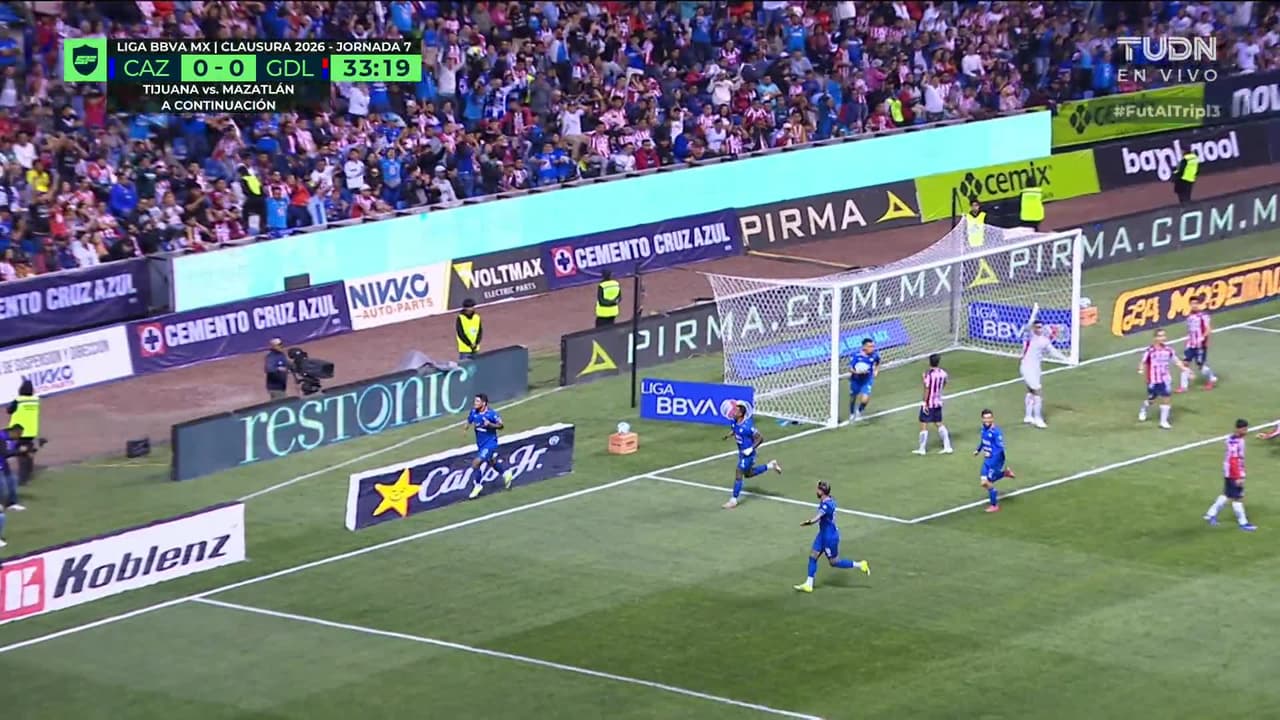 ¡GOL!  anota para Cruz Azul. Gabriel Fernández
