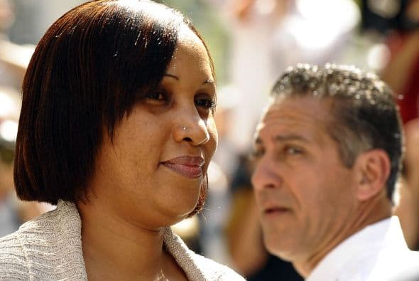 8 de agosto de 2011: Diallo emprende una causa por lo civil en Nueva York, argumentando un "ataque sádico" por parte de Strauss-Kahn, a quien pide una indemnización cuyo monto no se dio a conocer.