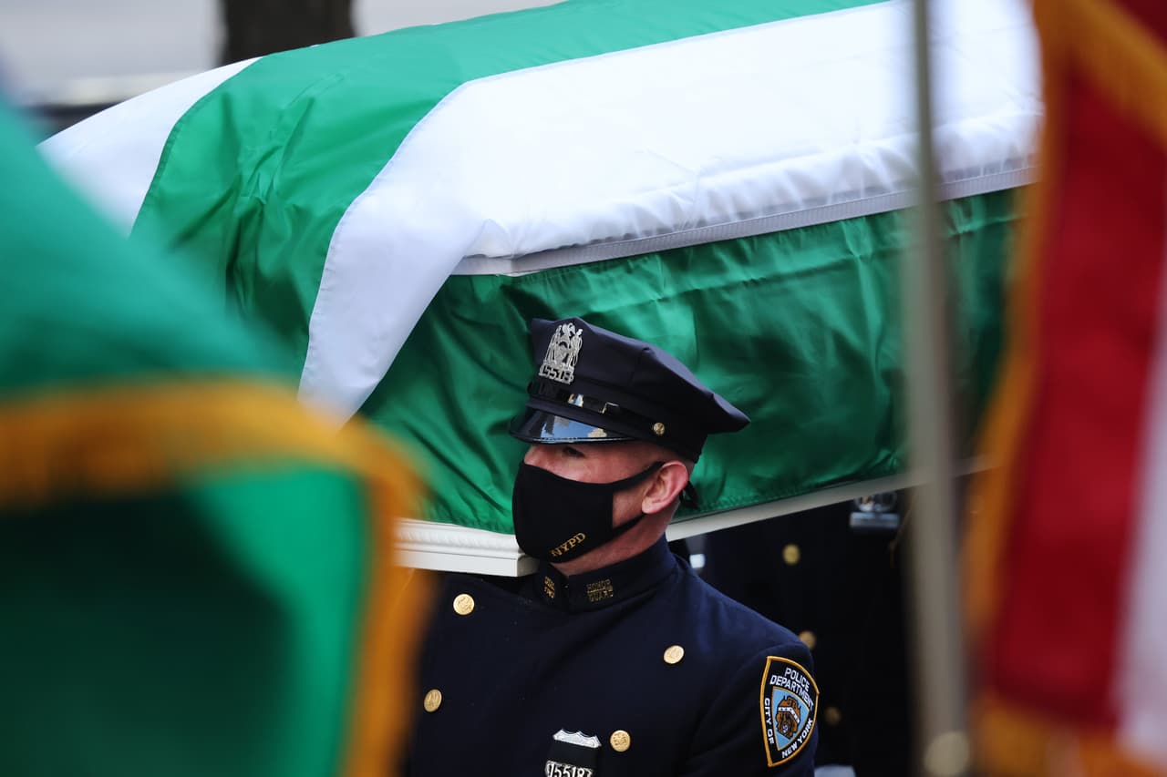 En este incidente también 
<a href="https://www.univision.com/local/nueva-york-wxtv/quien-era-jason-rivera-el-agente-hispano-abatido-en-un-tiroteo-de-harlem-video" target="_blank">falleció el oficial Jason Rivera</a>, de 22 años.