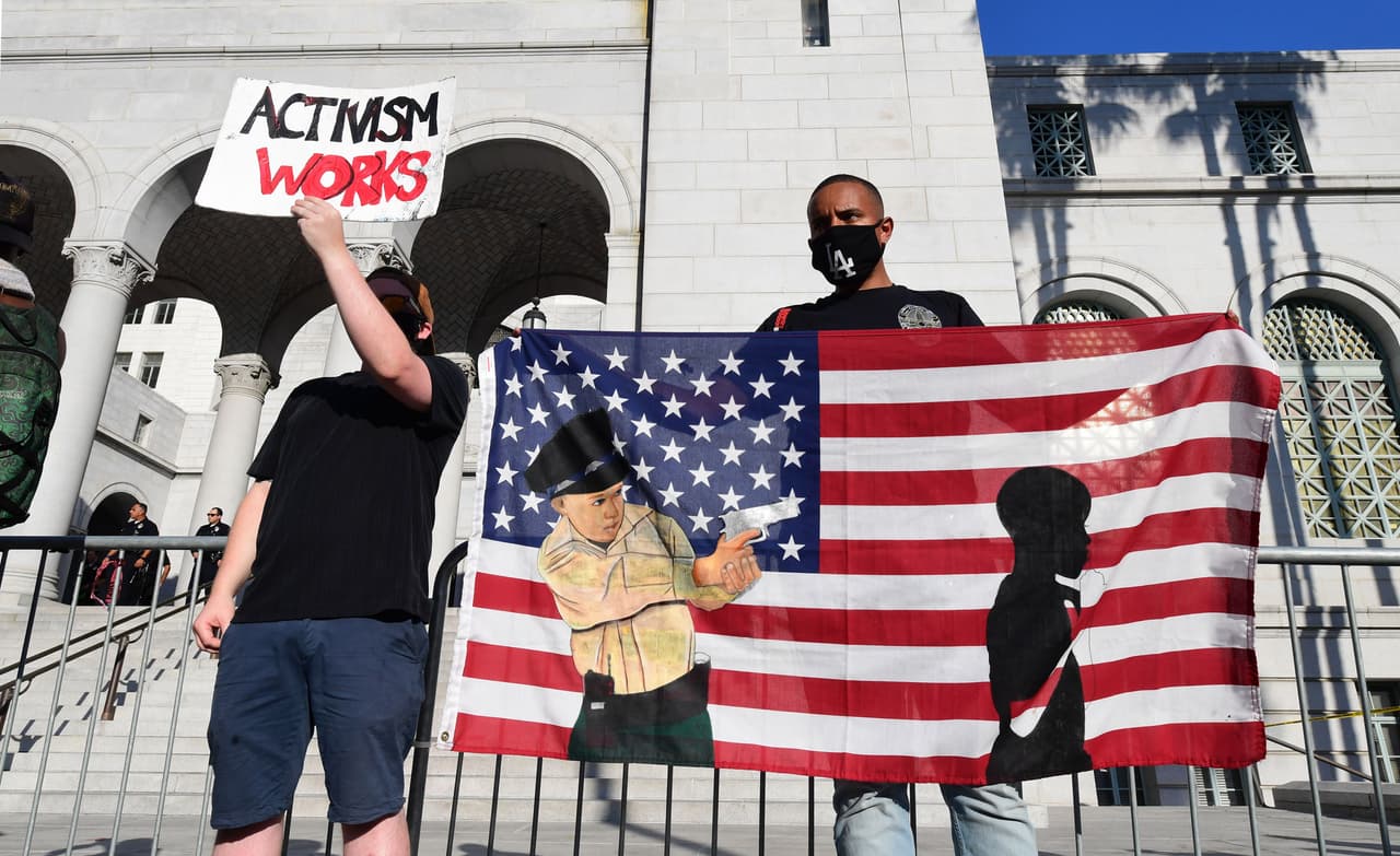 Antes de ser un hombre de color, George Floyd era un ser humano y su derecho a la vida fue violado por su color de piel, lo que deja en evidencia el riesgo de cualquier persona de color en las calles y eso, es fundamentalmente inaceptable.