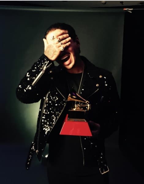 J Balvin le ha robado el corazón a sus fans. Este año tiene seis nominaciones a Premio Lo Nuestro.