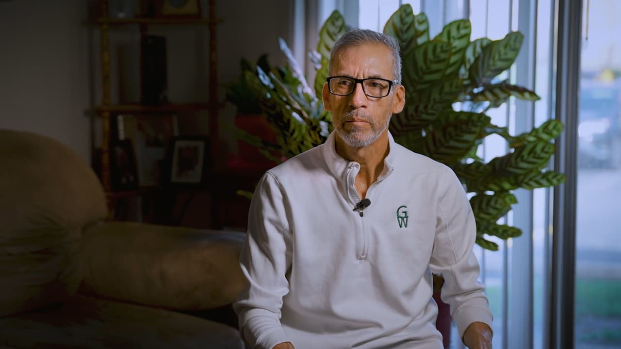 Músico en Chicago enfrenta el parkinson a través del boxeo