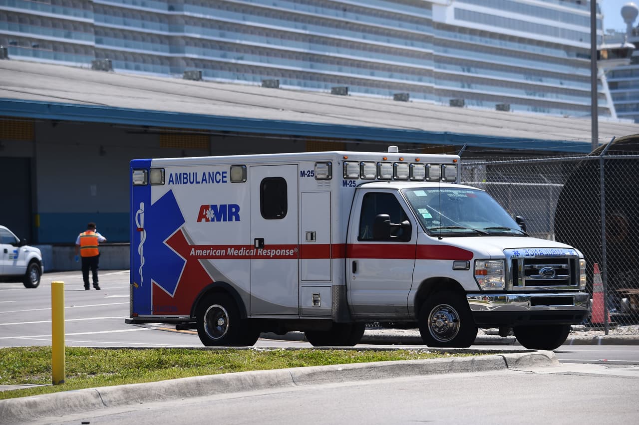 Otra persona perdió la vida el sábado en la noche dentro del barco, mientras esperó por más de cuatro horas para que lo pudieran llevar al hospital.
