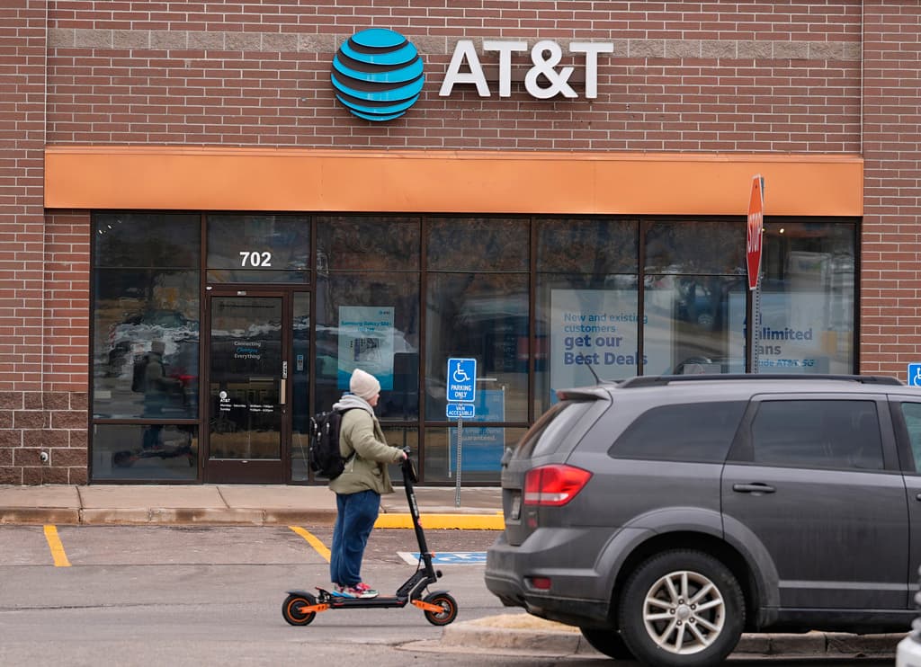 Cómo saber si clasificas para la compensación de hasta $7,500 que pagará AT&T a algunos usuarios