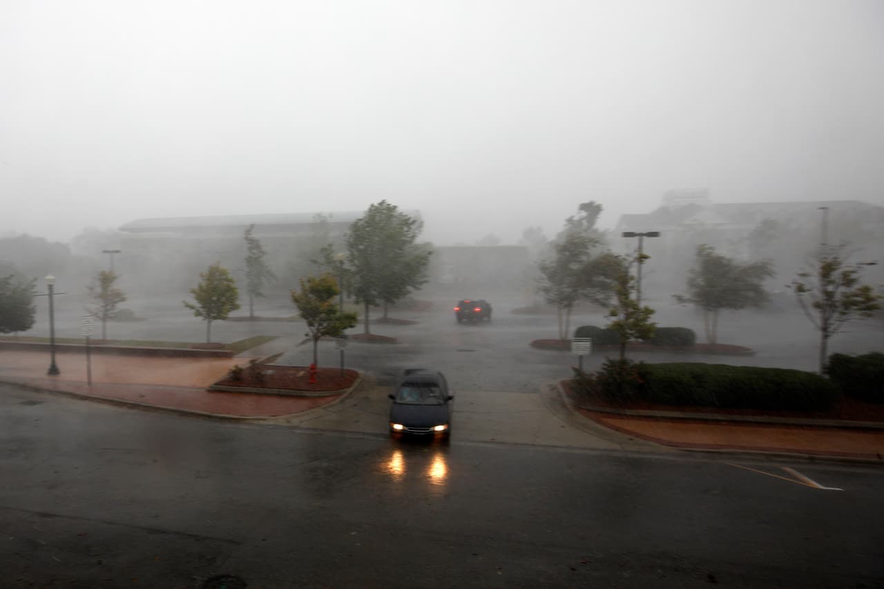 Aunque podría continuar debilitándose, Florence continúa siendo un fenómeno extremadamente peligroso.