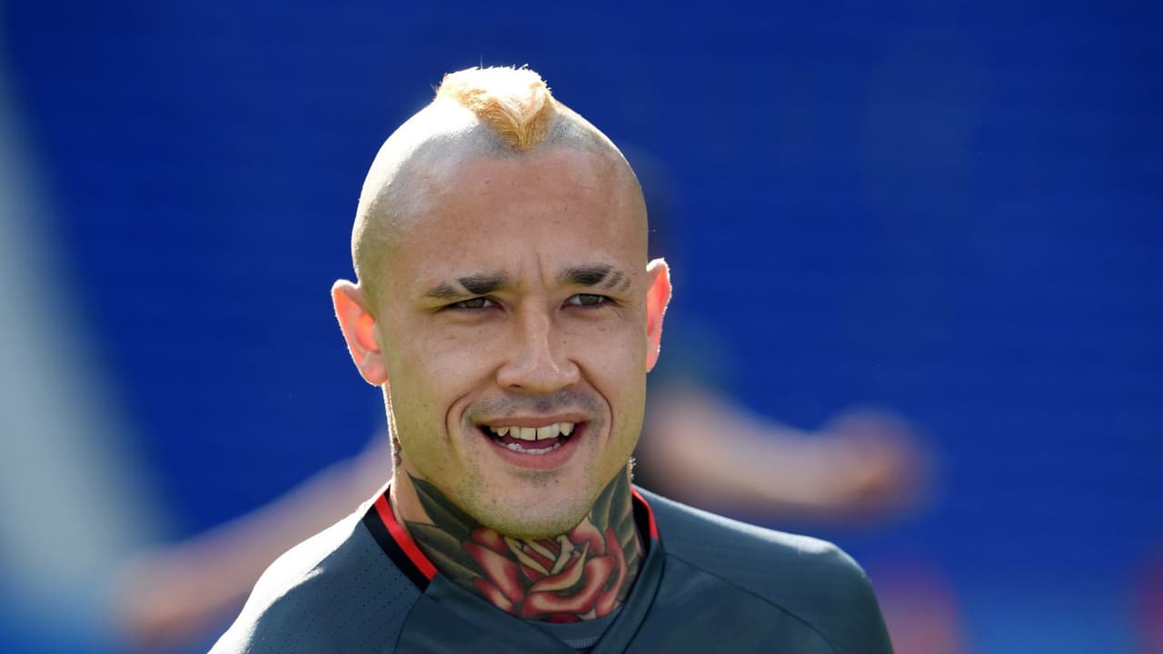 Épica parodia de Nainggolan a CR7 y Pogba con botellas de alcohol