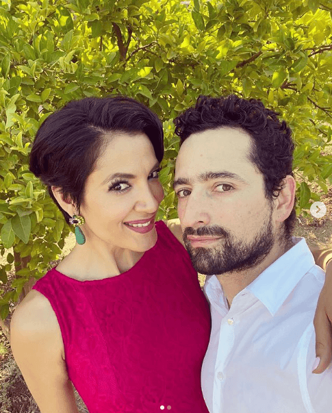 Roldán no se queda atrás y también ha posteado ‘selfies’ junto a su pareja, las cuales acompaña con románticas descripciones.