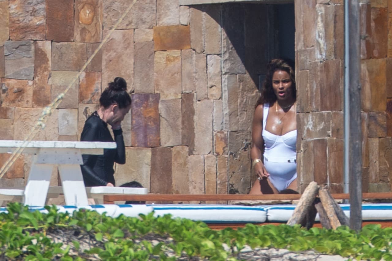 Las amigas fueron fotografiadas mientras pasaban momentos de diversión junto con la familia Bryant en Cabo San Lucas, Baja California, México.