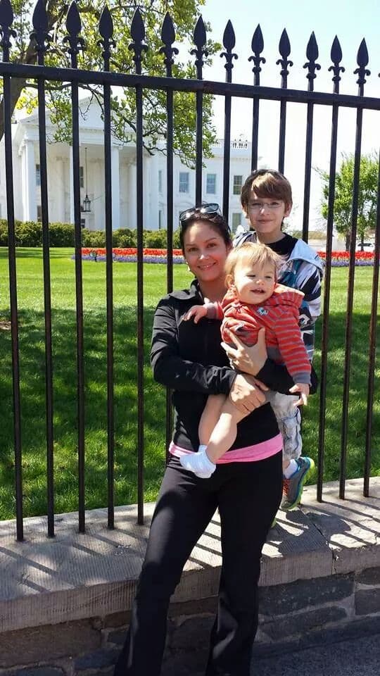 “Ayudo a los donadores y quienes reciben los óvulos y los guío a través de todo el proceso. Alyssa es una de esas mujeres que ayuda a las parejas a hacer realidad sus sueños de formar una familia. Es una gema”, dice Dionne Holmes, experta en fertilización in vitro que asistió a Alyssa en dos de sus ciclos de donación.