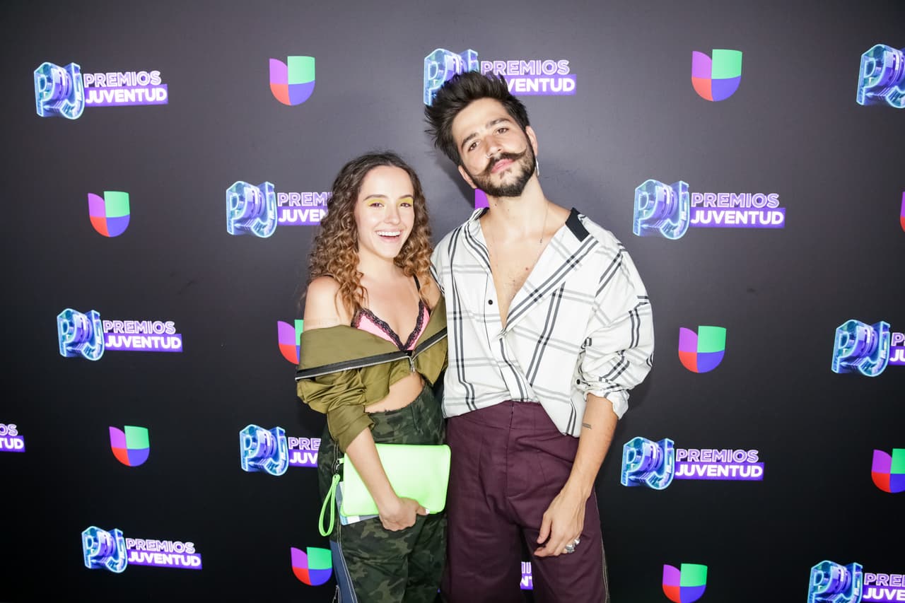 Evaluna acudió acompañando a su prometido Camilo, quien además de haber estado nominado en la categoría The New Urban Generation (La Nueva Generación Urbana), subió al escenario y compartió el escenario con sus cuñados Mau y Ricky Montaner.