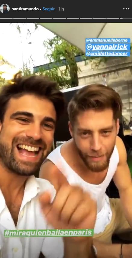 Mientras que Santiago aparece con su hermana y su cuñado en su viaje a Francia.