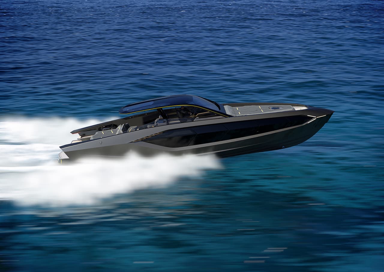 El yate recibe el nombre de 
<b>‘Tecnomar for Lamborghini 63’</b> y es el resultado de una colaboración entre 
<b>Automobili Lamborghini</b> y 
<b>The Italian Sea Group</b>.