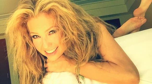 Todo indica que Thalía no podrá alejarse de la leyenda sobre sus costillas y seguirá tomando con humor dicha especulación.