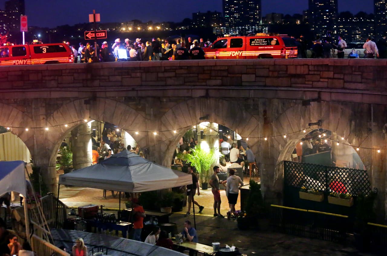 Dos escenarios distintos, cerca de la marina Edgewater en Nueva Jersey.