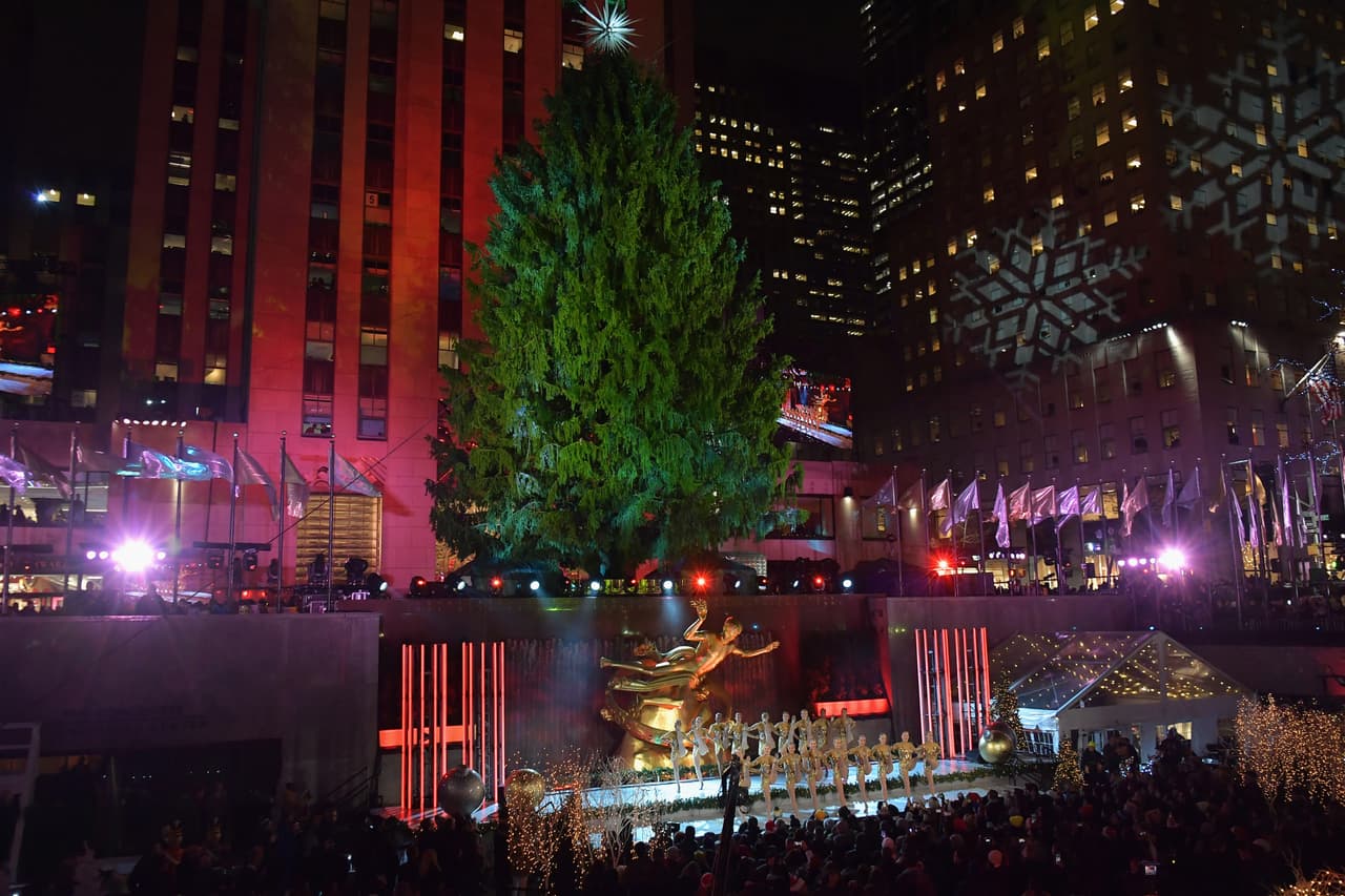 NEW YORK, NEW YORK - NOVEMBER 28: The Radio City Rockettes perform during the 86th Annual Rockefeller Center Christmas Tree Lighting Ceremony at Rockefeller Center on November 28, 2018 in New York City. (Photo by Michael Loccisano/Getty Images)