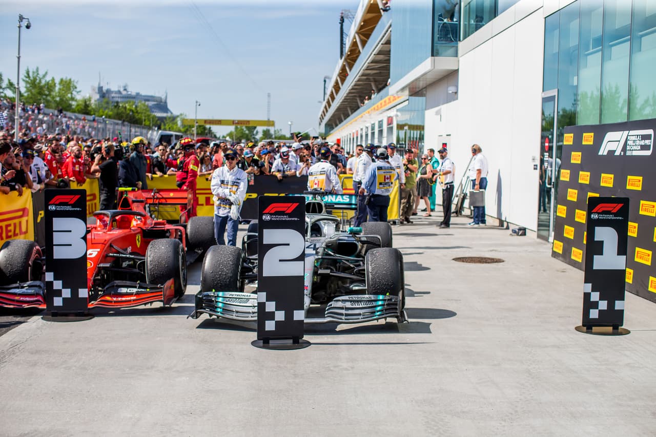 Vettel dejó el puesto 1 vacío en el parque cerrado ya que no logró llevar su auto allí, quitándoselo al ganador del Gran Premio de Canadá Lewis Hamilton, en forma de protesta.