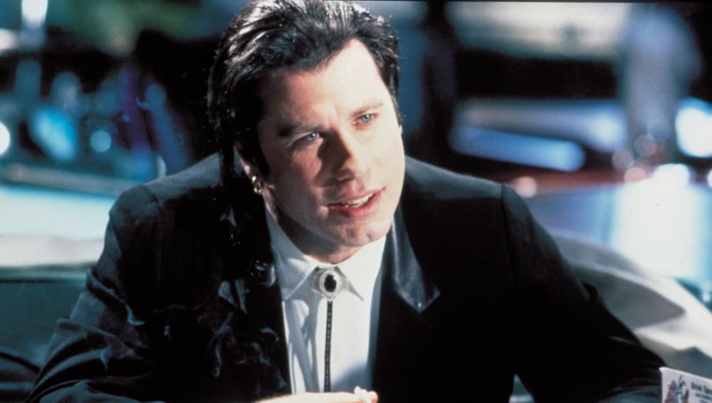 <b>John Travolta- Vincent Vega</b>
<br>Vincent era un asesino a sueldo que vivió en Europa durante una temporada. Cuando regresó a Los Ángeles, decidió trabajar para Marsellus Wallace. John Travolta ya era una estrella de Hollywood cuando fue elegido para darle vida a este personaje, gracias a sus éxitos en 'Carrie' (1977), 'Saturday Night Fever' (1978) y 'Vaselina' (1978).
<br>