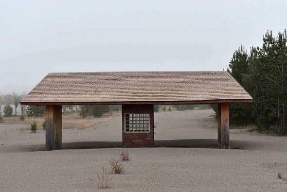 Al paso de las horas, Ensenada lucía cada vez más desierta, salvo por unos pocos habitantes con mascarillas.