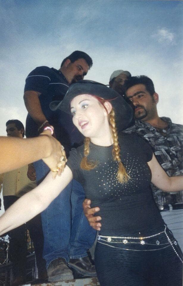 "Recuerdo que fue a verme y se subió a los hombros de uno de sus amigos para que yo lo viera. No lo conocía, pero ya cuando terminó el show y estábamos en el autobús, él me mandó un papelito con su teléfono", relató Villarreal en entrevista para el programa 'El momento que cambió mi vida', en abril pasado.