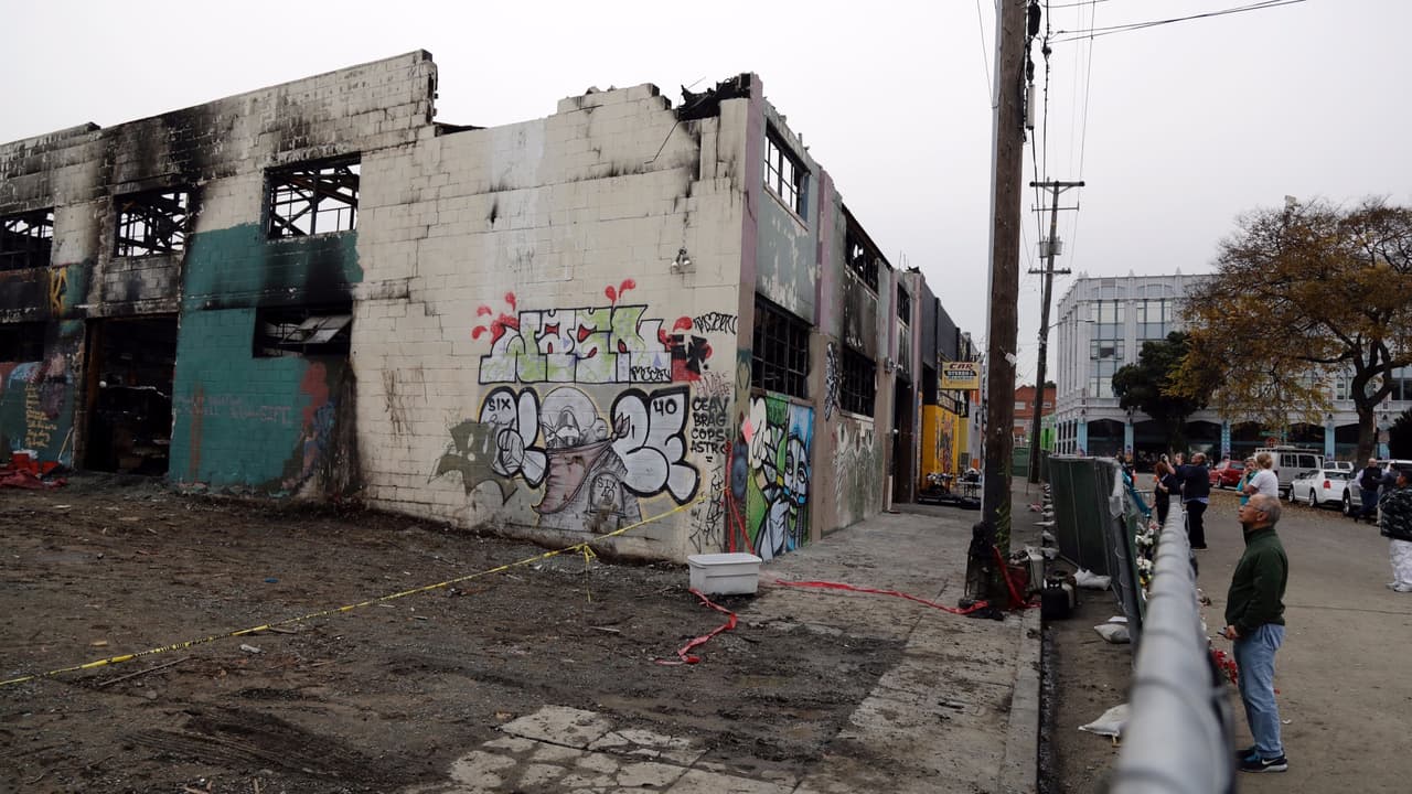 Un arreglo judicial o un nuevo juicio: qué sigue para las familias y el único acusado en el caso ‘Ghost Ship’ 