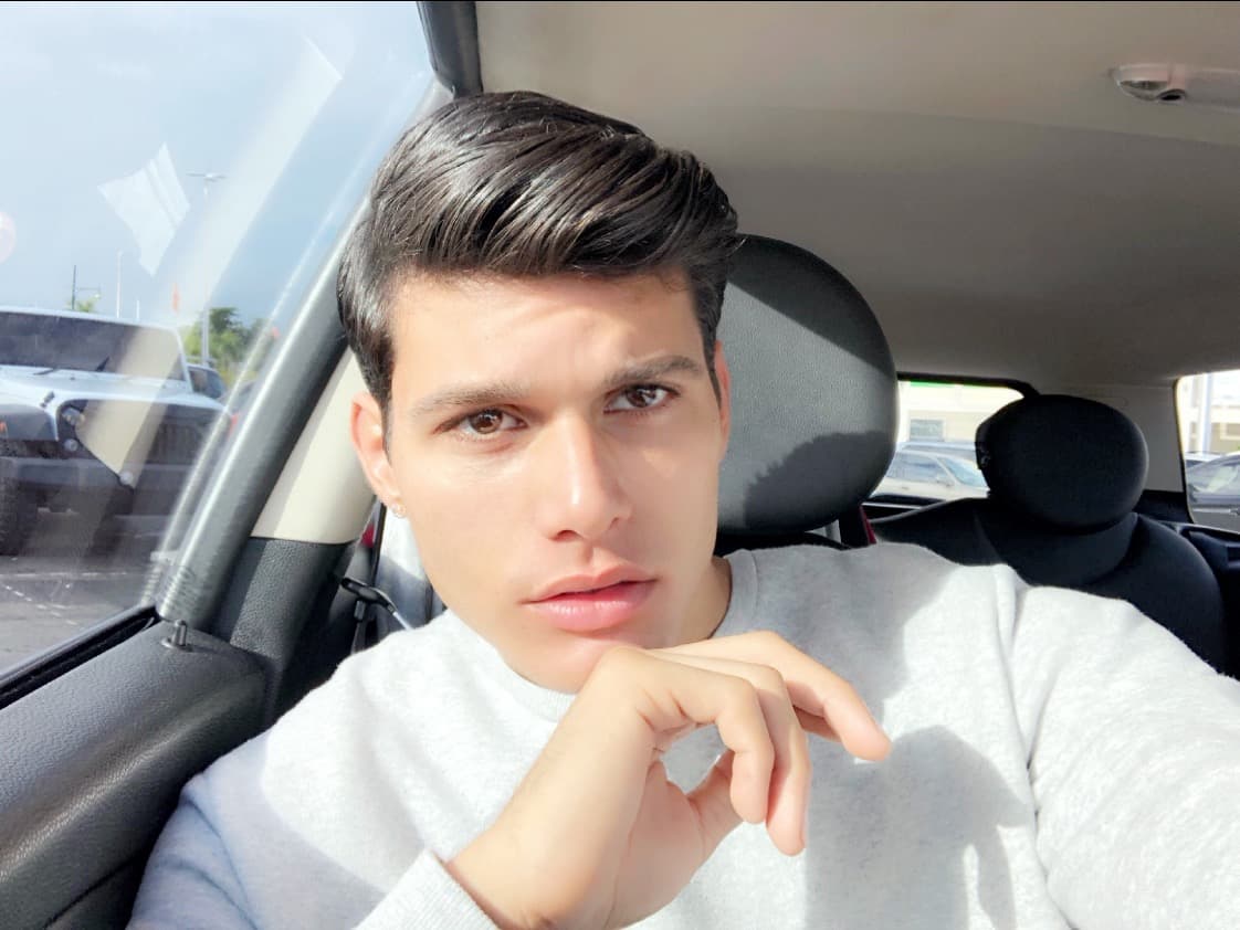 Antonio, 24 años, Puerto Rico. Su hobby es jugar baloncesto y actualmente estudia Ingeniería Civil.