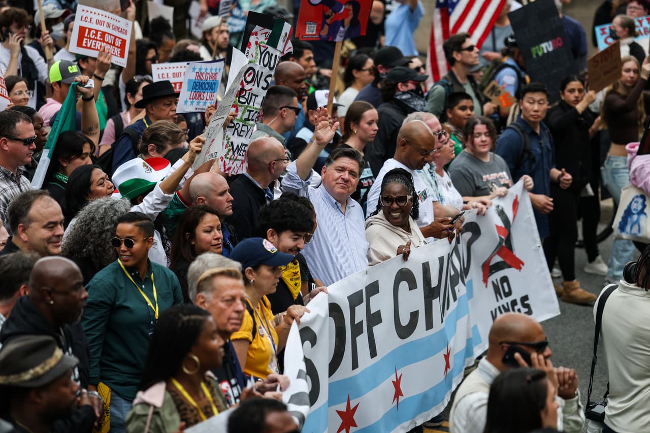 Personas que asistieron dijeron a Univision el porque se encontraban en el lugar. 
<br>
<br>“Vine porque no aguantamos más, hay que alzar las voces y los que tenemos el privilegio de poder estar aquí pues lo tenemos que hacer”, dijo Juliana una manifestante colombiana americana.
<br>