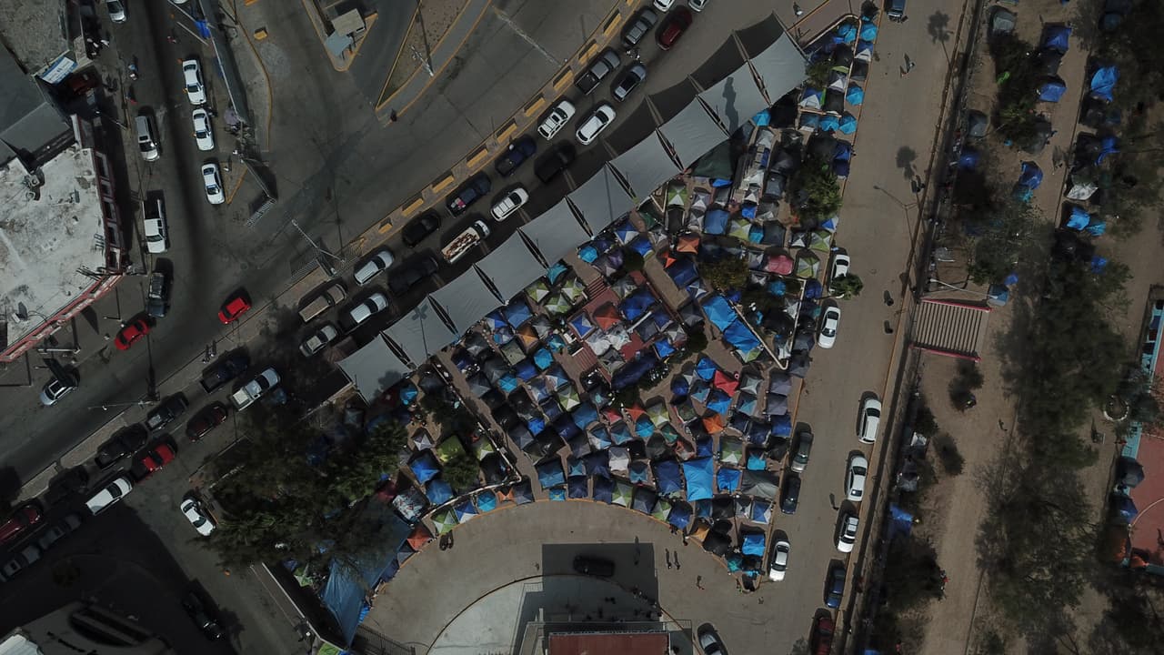 Estados Unidos empezó a regresar a Matamoros a los solicitantes de asilo el 19 de julio. Muchos de ellos se han instalado en tiendas de campaña al lado del puente fronterizo.