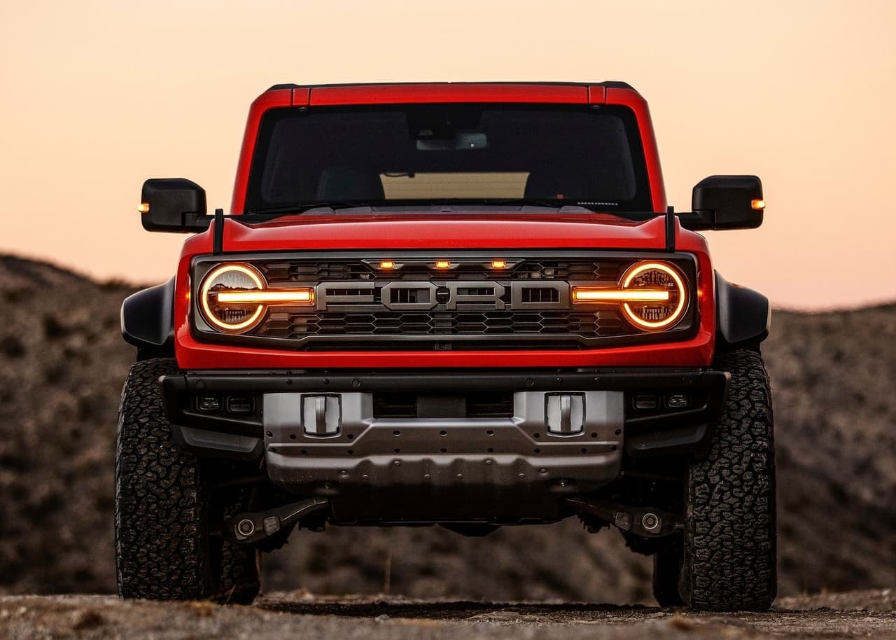 Ford recientemente presentó a la nueva integrante en su familia de SUVs: la Ford Bronco Raptor 2022.