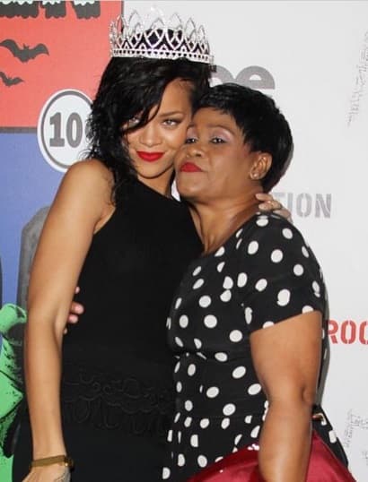 'RiRi' también sabe consentir a su mami, y llenarla de abrazos y besos es uno de los grandes privilegios que tiene.