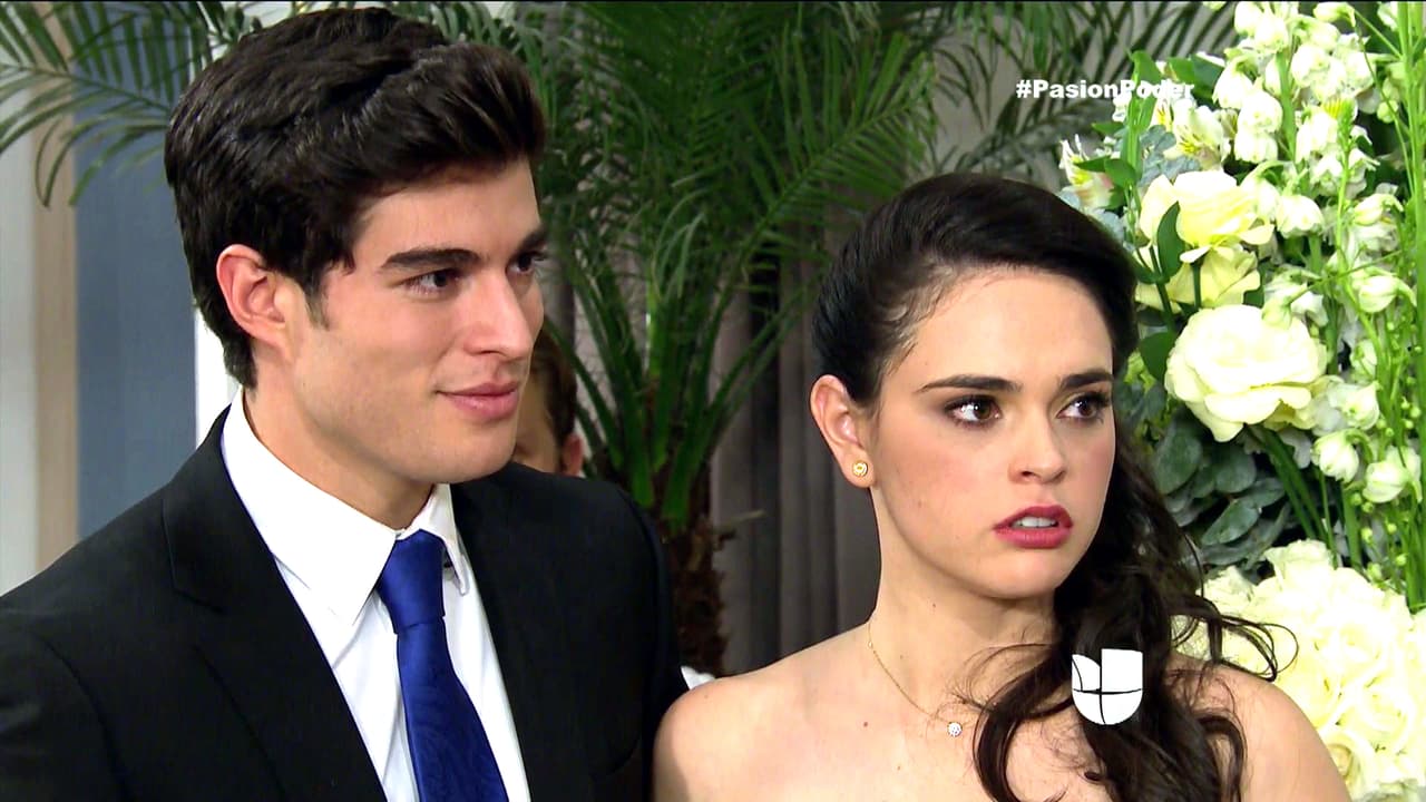 ¡Ahhh! Pero no todo es alegría. ¡Marintia llegó para arruinar tu boda!