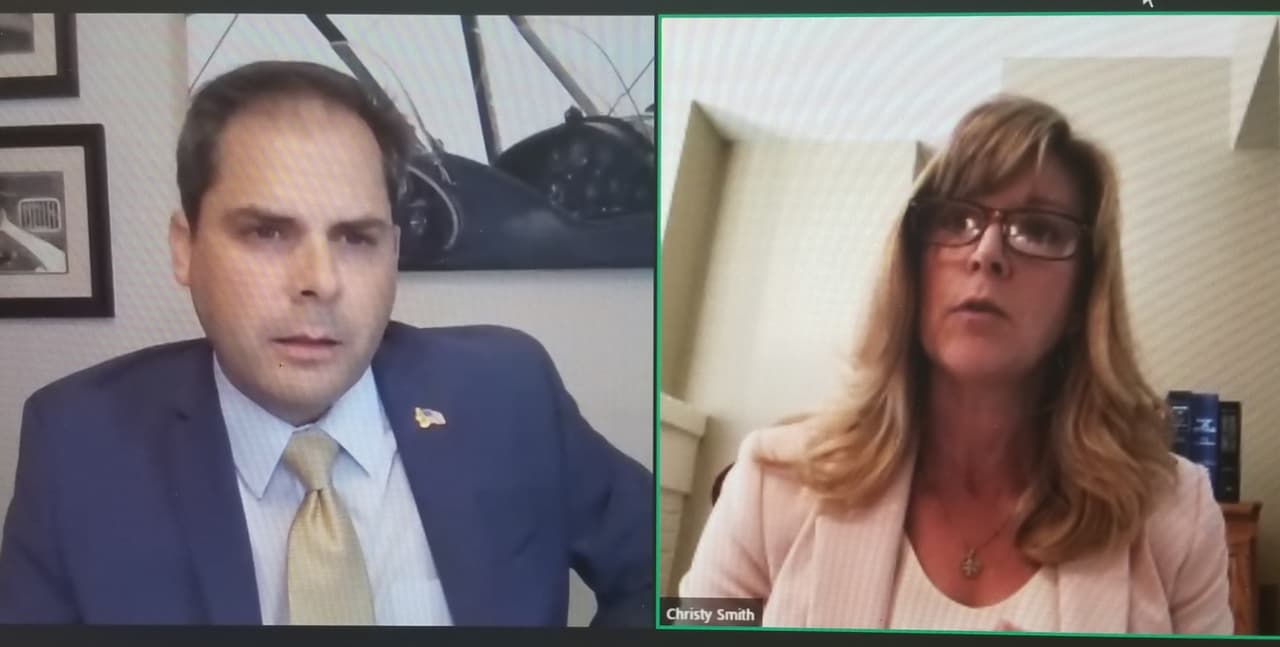 Christy Smith promete dar la revancha en noviembre ante Mike García en el Distrito 25