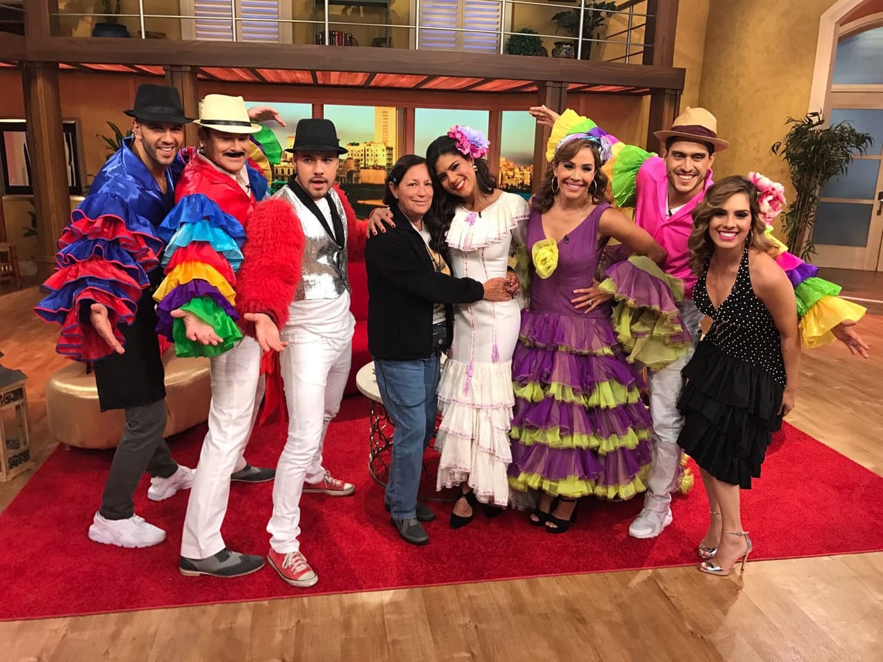 Todos en el estudio quedaron contagiados del sonido de los saxofones y el ritmo del mambo.