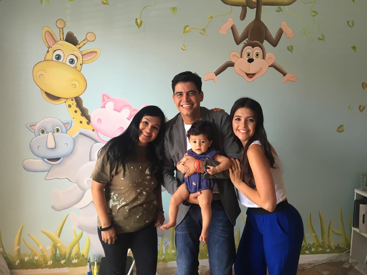 Elizabeth Rivera, una amiga de la familia es la creadora de tan bellos murales