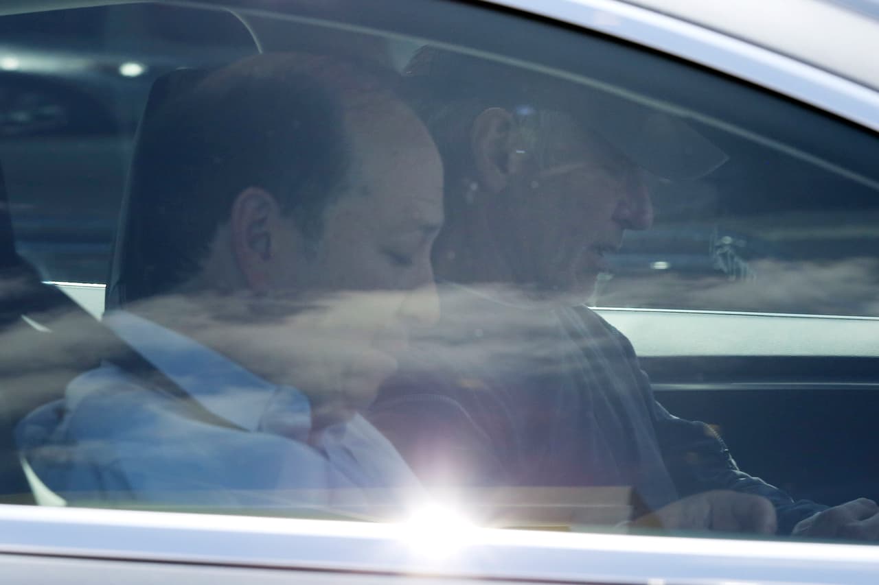 Estuvo acompañado de un amigo en todo momento.