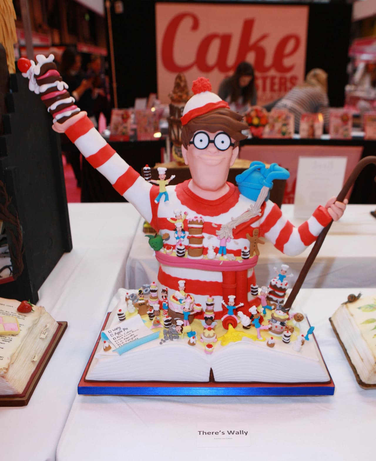 La competencia de pasteles mundial, Cake International, exhibió pasteles que llevan la decoración culinaria a lugares inesperados, con repostería en forma de personajes de películas, pájaros, perros y hasta un bebé. El show se llevará a cabo del 17 al 19 de marzo en Birmingham, Inglaterra.