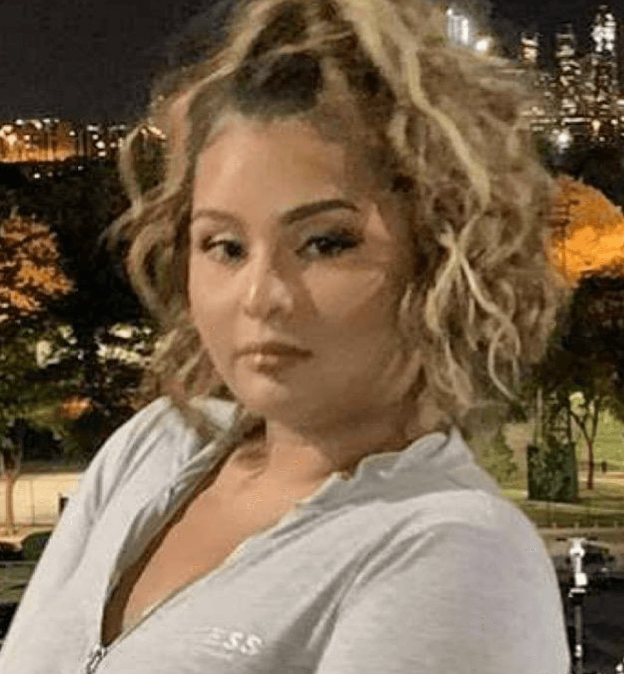 Los padres de la joven, Adolfo Flores Jr. y Teresa Aguilar "están destrozados" por el dolor de perderla, contó la tía. De hecho, este miércoles, la madre publicó en sus redes sociales esta foto de Alyssa.