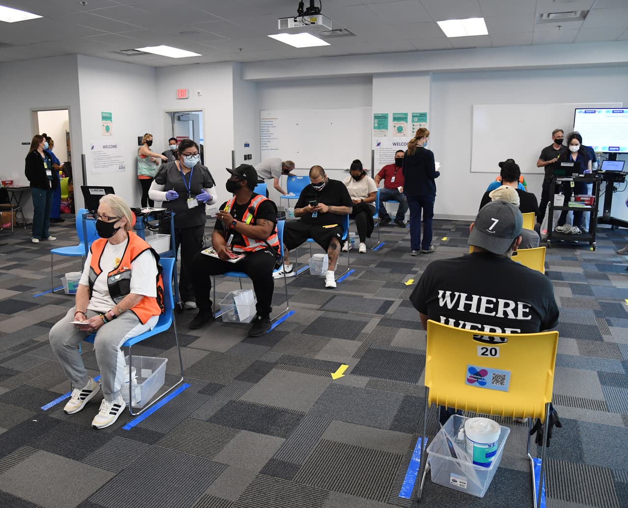 Lo que hay que saber del 'pasaporte de vacunación', la nueva trinchera de la pelea política del coronavirus