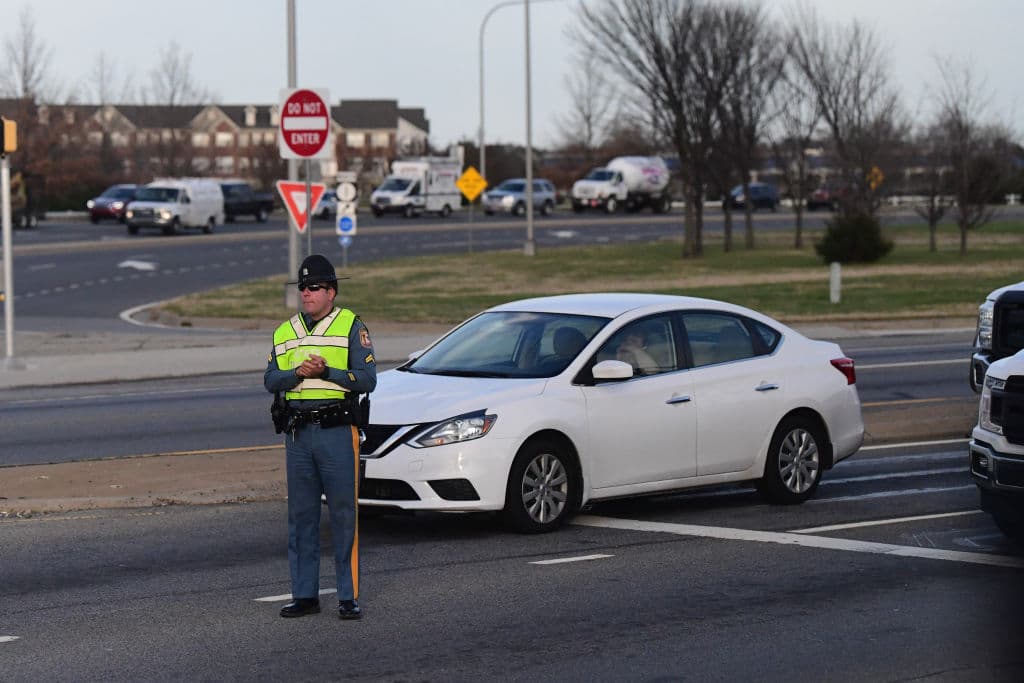 <b>Delaware</b>. Los solicitantes que deseen obtener una tarjeta de privilegio de conducir (DPC) deben presentar primero las huellas dactilares y otra información necesaria para que se realice una búsqueda en las bases de datos criminales del estado de Delaware antes de solicitar la DPC en la División de Vehículos Motorizados de Delaware. Esto se hace solo con cita previa. Para programar una cita los solicitantes deben llamar a SBI al (302) 739-2528. Si quieres ampliar esta información ingresa en el 
<a href="https://cms.uvn.io/manage/content/edit.jsp?id=00000179-124d-da74-adff-f76f8d830001&typeId=8bef3534-a8b9-3d63-8ef0-f2da41b84783#" target="_blank">siguiente enlace</a>.