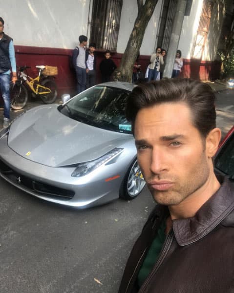 Además de la historia, 
<b><a href="http://www.univision.com/temas/sebastian-rulli">Rulli</a></b> está muy emocionado porque su personaje tendrá un carro de lujo: "Mauricio López Garza!! Y su juguete 😉👌@papaatmof #GrabandoAndo#FelizFelizFeliz #papaatodamadre 😬👏👏👏👏".