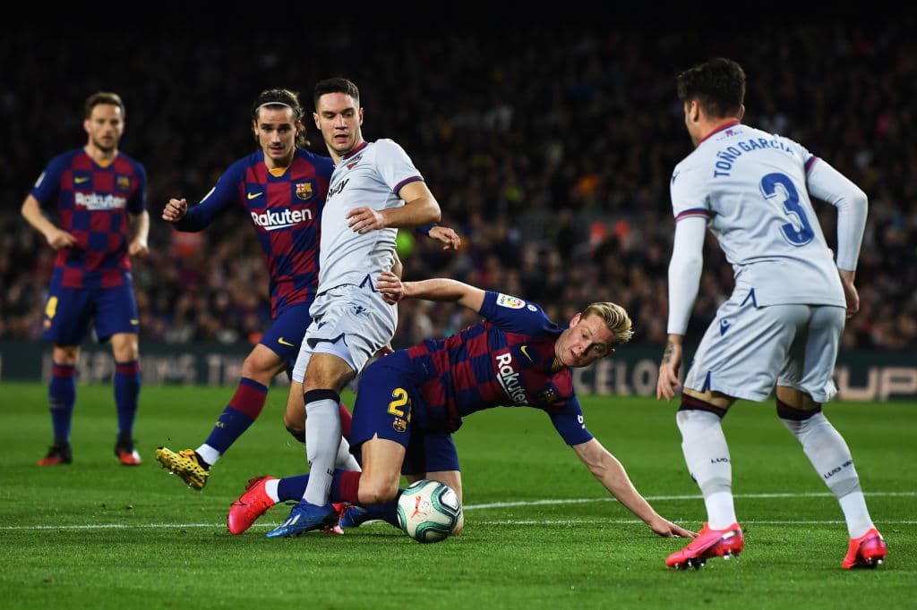 El Barcelona venció al Levante 2-1 con doblete de Ansu Fati, que consiguió un nuevo récord: el jugador más joven en marcar dos goles en los 91 años de La Liga. El Barça llegó a 46 puntos y sigue debajo del Real Madrid.