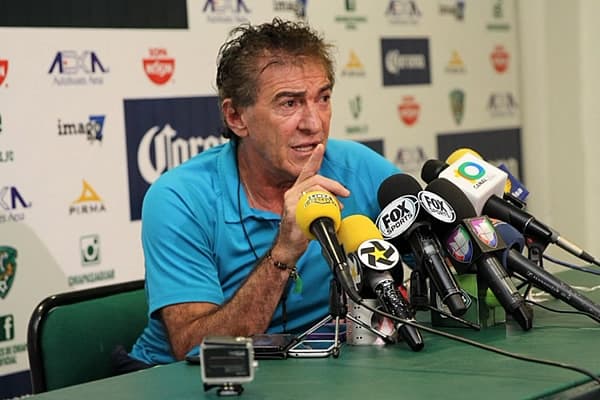 La Volpe se quitó el bigote 40 años después