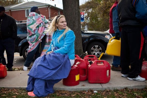 Además de los problemas en el suministro de gasolina, combustible necesario para los generadores de electricidad de los que dependen miles de viviendas, unos 121 mil abonados de la ciudad siguen sin energía eléctrica en la ciudad y 700 mil en el conjunto del estado, informó Efe.